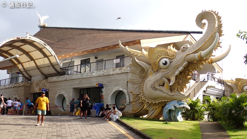 レンボンガン島に行く船が出る新サヌール港